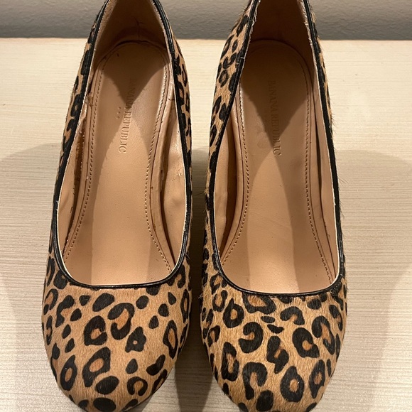 2/$50 Banana Republic Cheetah Animal Print Hair Wedge Pump Shoes 6.5 6 1/2 - Picture 3 of 7